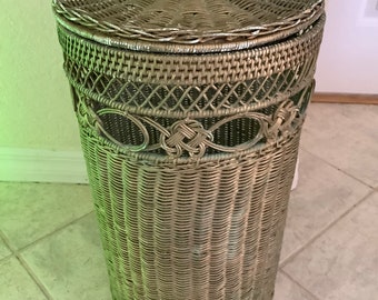 Vintage Round Wicker Rattan Storage Basket or Laundry Hamper w Lid Boho Chic