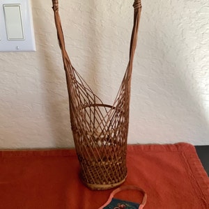 Vintage 17&quot; Willow Wicker Wine Bottle Holder Basket Carrying Handle with German Folklore Wine Apron