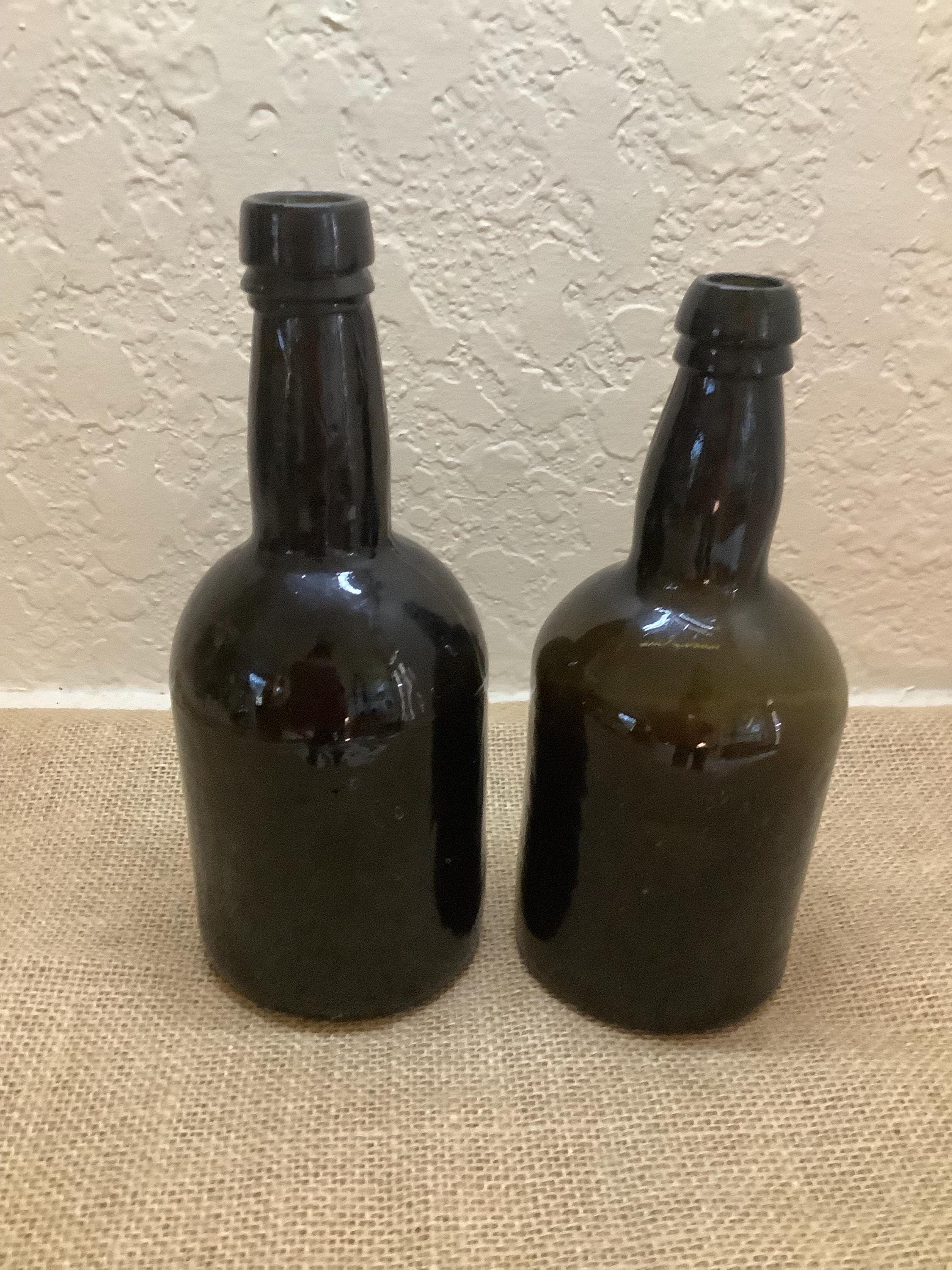 アンティークガラスのレディーレッグ型ビール瓶 2 本 ~ ブラウン