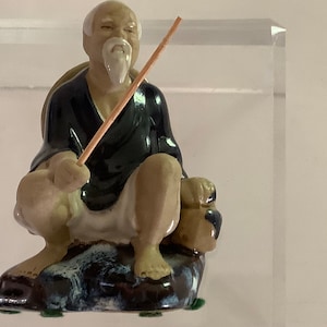 Vintage Shiwan Mudman cinese in ceramica 4,25 pollici Figurina Pescatore con palo ~ VGC