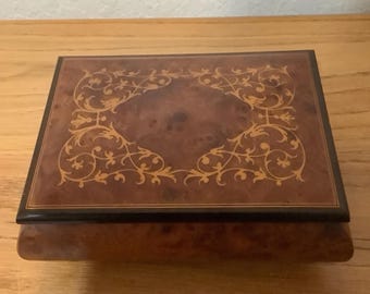 San Francisco Music Box Inlaid Wooden Footed Jewelry Box Sorrento Italy.