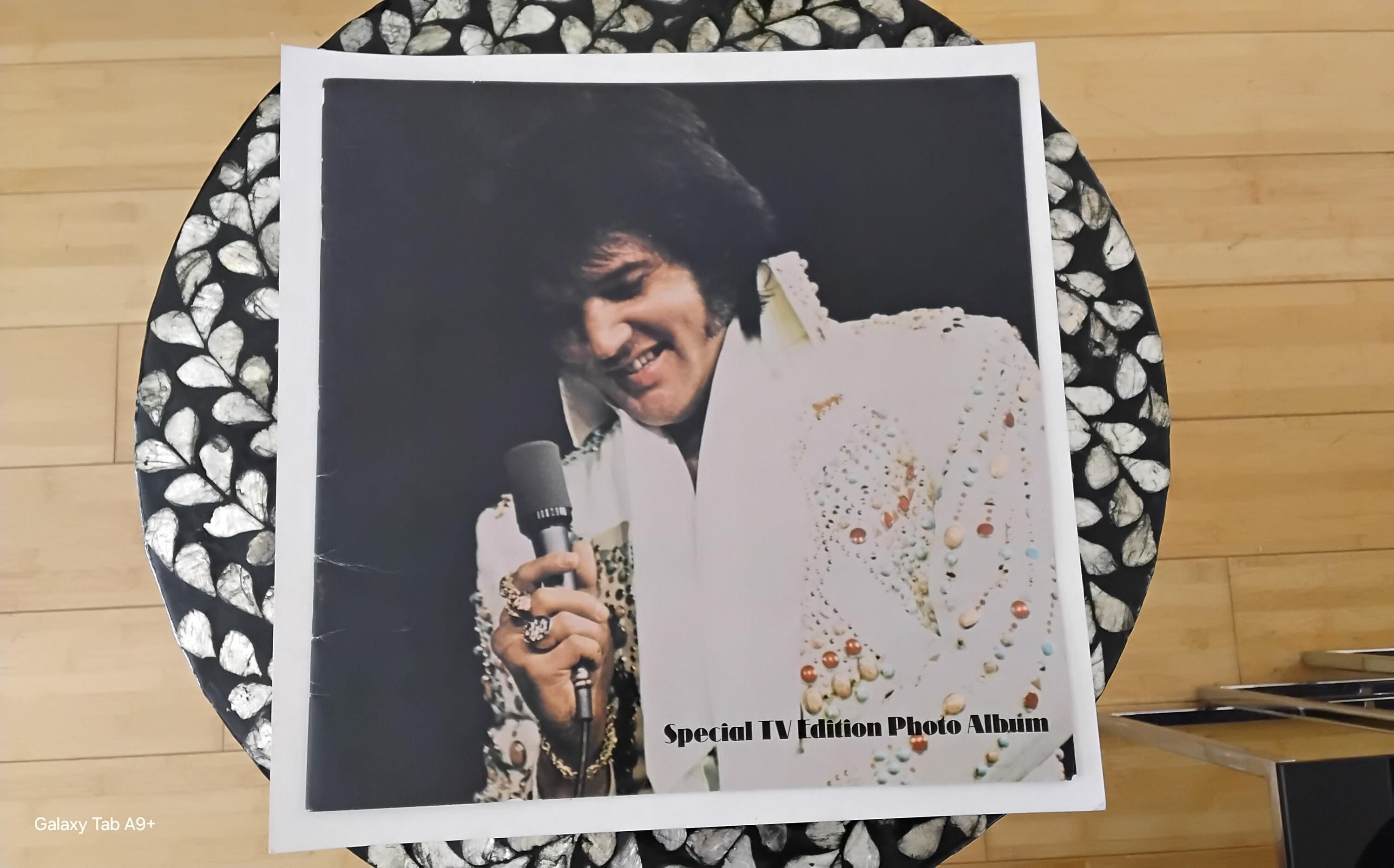 specialeditionーＥＬVＩＳ Vintage Elvis Presley Special TV Edition Photo Album~11 X 11~RCA