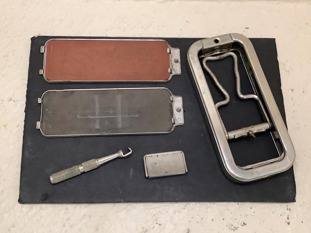 Vintage 1950s Rolls Razor With Built-in Strop and Whetter~ Made in ...