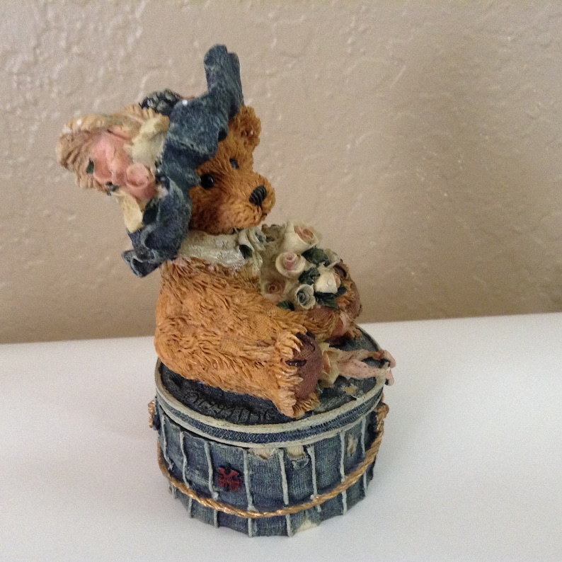 Boyds Bears~BOYDS BEARS and FRIENDS~Victoria The Lady~1993~Trinket Box
