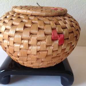 5&quot; x 8&quot; Water Hyacinth Woven Ali Baba Basket w/ Lid Two Tone Natural/Red Vintage
