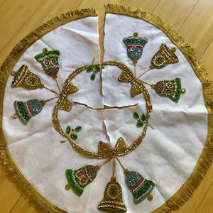 1960&#39;s~Vintage Bucilla Felt Jeweled Christmas Tree Skirt~35&quot; Including 2&quot; Fringe
