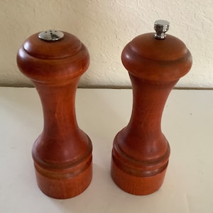 Vintage Olde Thompson 7.5&quot; Salt and Pepper Mill Grinder Maple Finish
