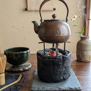 Keramik Teewärmer, Handgefertigter Yakisugi Stil, Zen Teezeremonie Stövchen, Rostiger Stahl Topfständer, Japandi Hibachi Dekor Lucid Nature Art