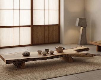 Banc bas Japandi monumental - dalle de bois organique de 138 cm - autel de méditation - table basse Wabi Sabi - pieds personnalisés au choix - nature lucide