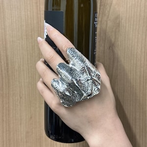 Anel escultural para falange | Liga metálica prateada fosca com textura enrugada, estilo vanguardista