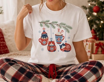 T-shirt de Noël avec chat, mug avec décorations de sapin de Noël, cadeau festif et mignon pour les amoureux des chats, t-shirt de Noël amusant pour elle