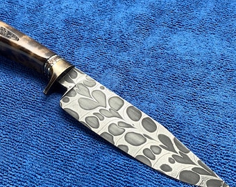 Hand Forged Feathered Bearing Ball Damascus Hunting Knife with Leather Sheath