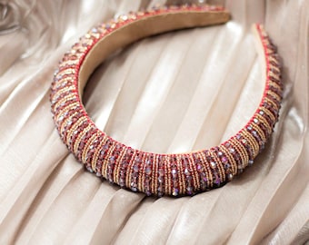 Diadema con lentejuelas y cuentas retorcidas