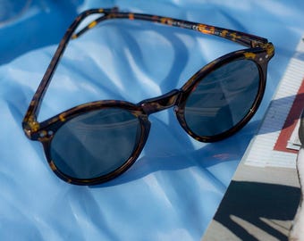 Gafas de sol clásicas redondas con forma de ojo de cerradura en carey brillante