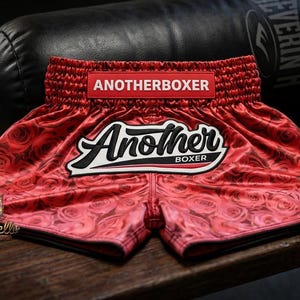 Pantalones cortos de Muay Thai, pantalones cortos de boxeo tailandés, pantalones cortos de kickboxing y MMA, ropa de entrenamiento de artes marciales para hombres, mujeres y niños, de secado rápido. imagen 9