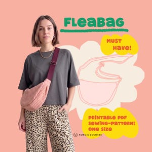 Puede incluir: Una mujer con un Fleabag de pana rosa polvoriento con una correa burdeos, combinada con una camiseta gris y pantalones con estampado de leopardo. La imagen incluye el texto "FLEABAG", "MUST HAVE!" y "PRINTABLE PDF SEWING-PATTERN! ONE SIZE".