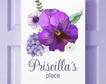 Lienzo con estampado de nombre personalizable en acuarela floral púrpura, arte de pared estirado personalizado