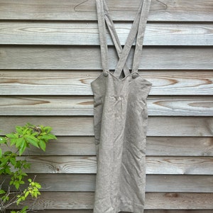 Taupe wiggle dress, sweetheart neck with buttons / criss cross back - 1950s - very Marilyn Monroe!
