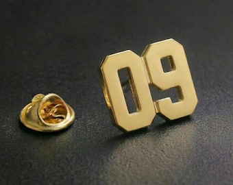 Benutzerdefinierte Nummer Brosche, Gold Revers Pin für Männer, Nummer Abzeichen, Anstecknadel, Service Jubiläum Pin, Geburtstagsgeschenk für Ihn, Emaille Pins, Sport.