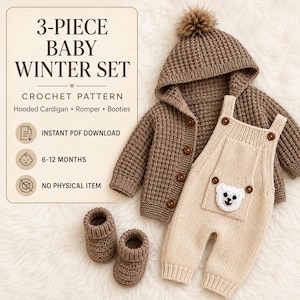 Op de afbeelding: Een 3-delig haakpatroon voor een baby winterset met een bruin vest met capuchon en pompon, een crèmekleurige romper met een berengezicht-applicatie en bruine slofjes. Tekst: 3-PIECE BABY WINTER SET, CROCHET PATTERN, 6-12 MONTHS.