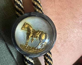 Krawat bolo w stylu vintage z motywem jeździeckim