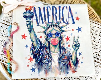 Preppy Statue of Liberty Bubblegum SVG, 4th of July USA PNG, Girly America Sublimation Design, Brushstroke Patriotic Cut File Download