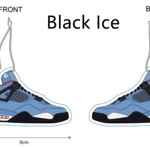 Puede incluir: Ambientador con forma de zapatilla deportiva azul claro y negro, con el texto "Black Ice". La zapatilla mide 9 cm de largo y 5,6 cm de alto. El dise&ntilde;o incluye una suela blanca, detalles en negro y un cuello rojo.