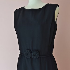 LBD. Cocktail Dress. Wiggle Dress. Mid Century.  1950s. 1960s. US Modern Size 4 XS 6 Small - VDS216