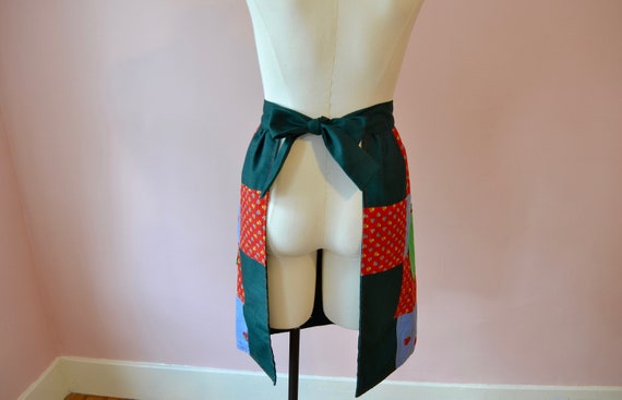 Vintage 1970s Patchwork Half Apron.  Oversized Po… - image 5