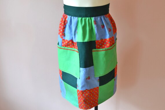 Vintage 1970s Patchwork Half Apron.  Oversized Po… - image 2