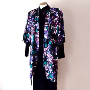 Vintage Purple Satin Short Kimono Robe with Sash. Lace and Satin Short Cardigan.  Satin Duster. Modern Size Medium 10 12 Small 6 8- VL411