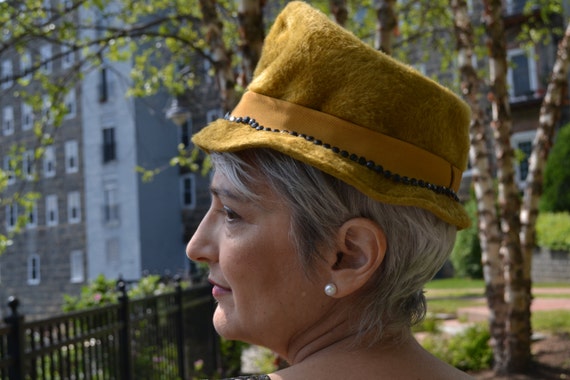 Vintage 1960s Mod Gold Fedora. Scrunch Hat. Fuzzy… - image 3