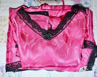 Pink Satin Chemise & Robe w/ Black Lace. Short Peignoir Set. Vintage Lingerie. Heart to Heart Sleepthings. Modern Size XS Small Medium VL392