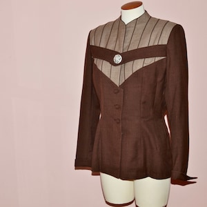 1955 Chaqueta Lilli Ann Brown. Busto Volup 42&quot; Cintura 32&quot;. Tamaño moderno tamaño grande 14 Plus - VTB74