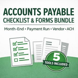 Op de afbeelding: Een afbeelding van een bundel crediteurenformulieren en checklists. De tekst "ACCOUNTS PAYABLE CHECKLIST & FORMS BUNDLE" staat bovenaan. De afbeelding bevat een checklist, verschillende formulieren en een groene badge met de tekst "5 TOOLS INCLUDED".