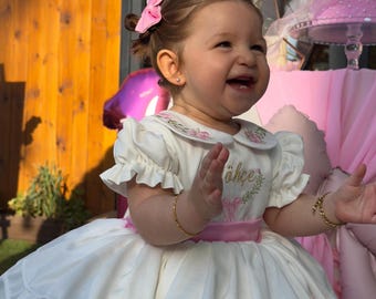 Personalisiertes Babykleid für den ersten Geburtstag - Benutzerdefinierter Name, Datum - rosa weißes Prinzessin Party Kleid