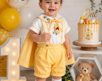 Personalisiertes Honig Bär Geburtstag Outfit, gelbes Baby Jungen Hosenträger Set mit Umhang