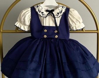 Vintage Baby-Kleid, handgemachtes Erbstück Kleid, gestickter Kragen, Urlaub bereit