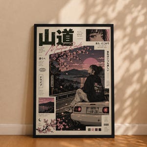 Könnte beinhalten: Ein gerahmtes vertikales Poster mit einer Anime-Illustration einer Person, die auf dem Heck eines weißen Sportwagens sitzt. Die Szene zeigt einen Sonnenuntergang über Bergen und Wasser, umrahmt von Kirschblüten. Der Text enthält Mountain Roads und japanische Schriftzeichen.