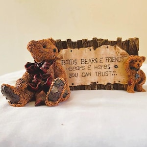 Boyds Bears Figurine:  Sign--Boyds Bears and Friends...Bears & Hares You Can Trust -- 047-SBR