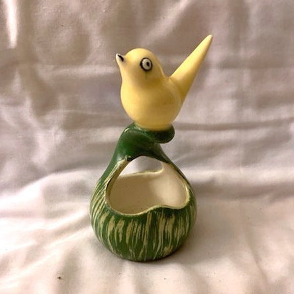 Chick on Gourd, Pennsbury Pottery  -- 3137sr-6C