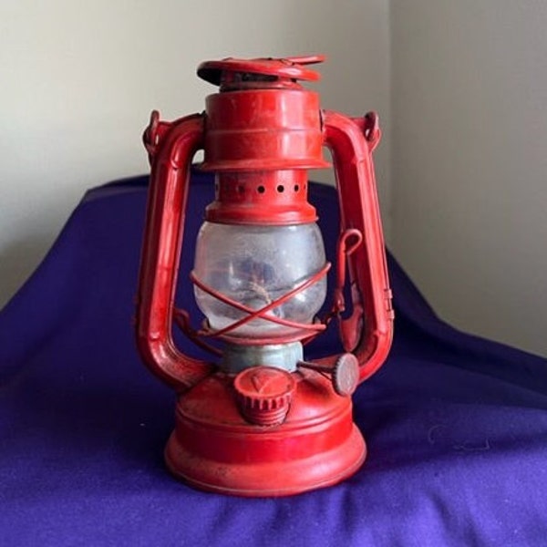 Winged Wheel No. 350 Kerosene Lantern -- 7085-9C