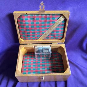 Music Box, Plays &quot;Lara&#39;s Theme&quot; -- 286-8C