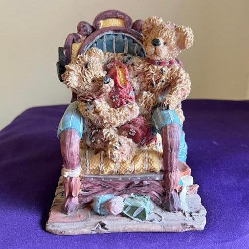 Meerchi Figurine (MRH) of Bears in Reading Chair -- 293-5A