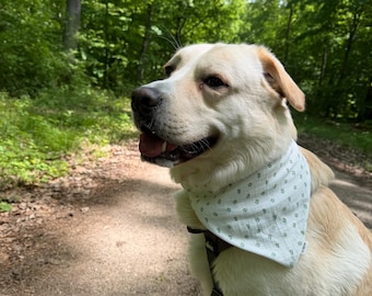 Hundbandana muslin med små tulpaner