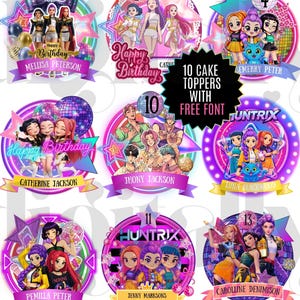 Könnte beinhalten: Eine Sammlung von zehn Tortenaufsätzen mit einer kostenlosen Schriftart, die farbenfrohe Illustrationen von Zeichentrickfiguren zeigt. Jeder Aufsatz hat ein anderes Design, mit Namen und Alter auf Bannern. Die Aufsätze sind digital hergestellt.