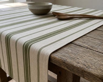 Tovaglia in cotone e lino a righe verdi, decorazione rustica per la sala da pranzo in stile country.