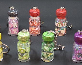 Mini llavero de tarro de fruta / Lindo llavero de botella / Dije de fruta de resina hecho a mano / Accesorio kawaii para bolso y llave