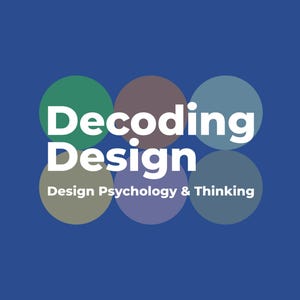Puede incluir: Sobre un fondo azul, el texto "Decoding Design" en blanco, sobre "Design Psychology & Thinking". El diseño incorpora seis círculos de colores: verde, marrón, azul, beige, morado y gris.