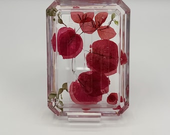 Jabonera de resina hecha a mano con flores rosas prensadas reales